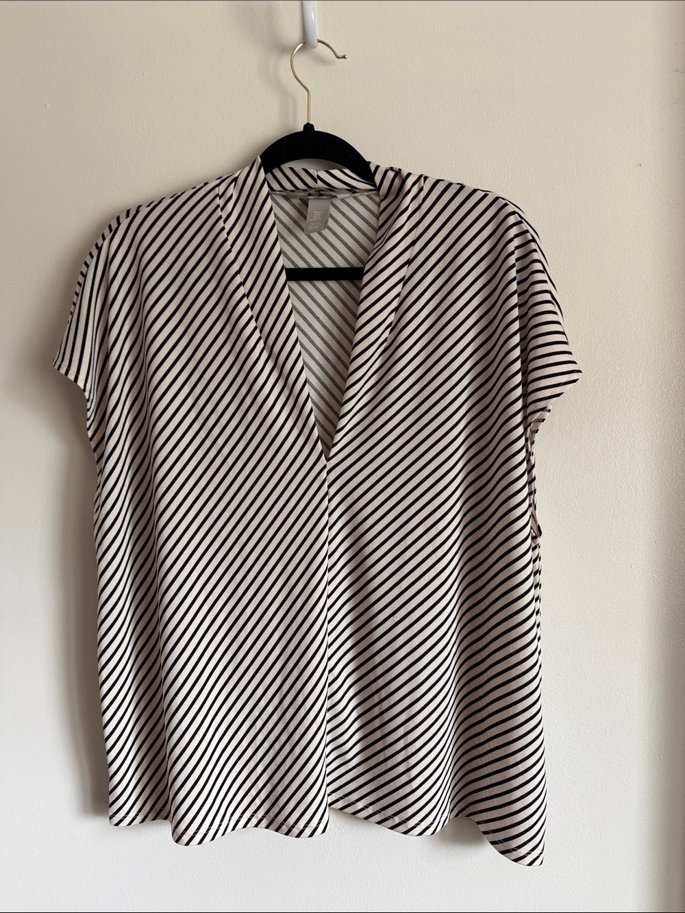 H&M Striped V-Neck Sleevess Women’s Top  size XL